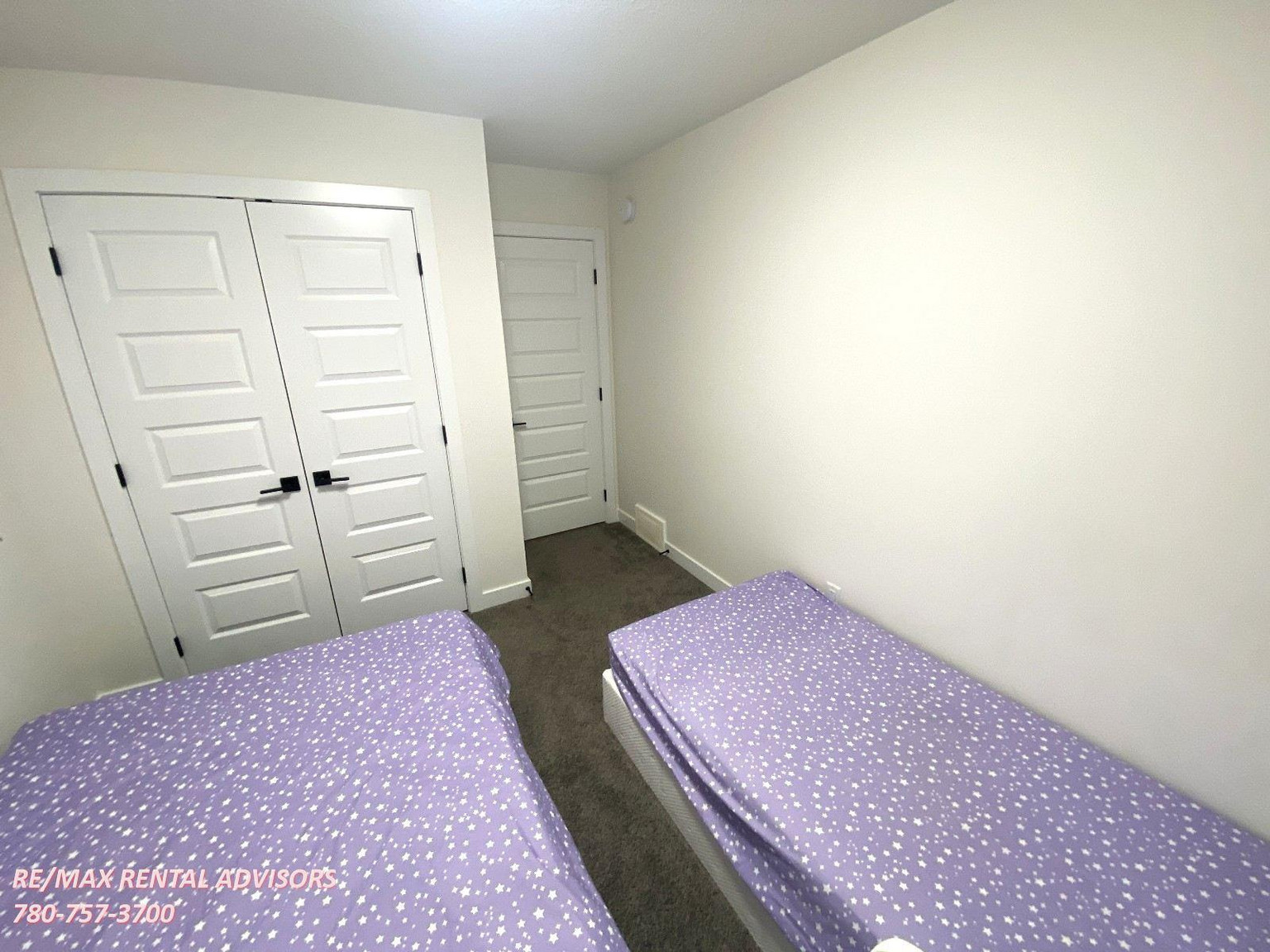  UPPER 2443 15 Avenue Northwest - Photo 24