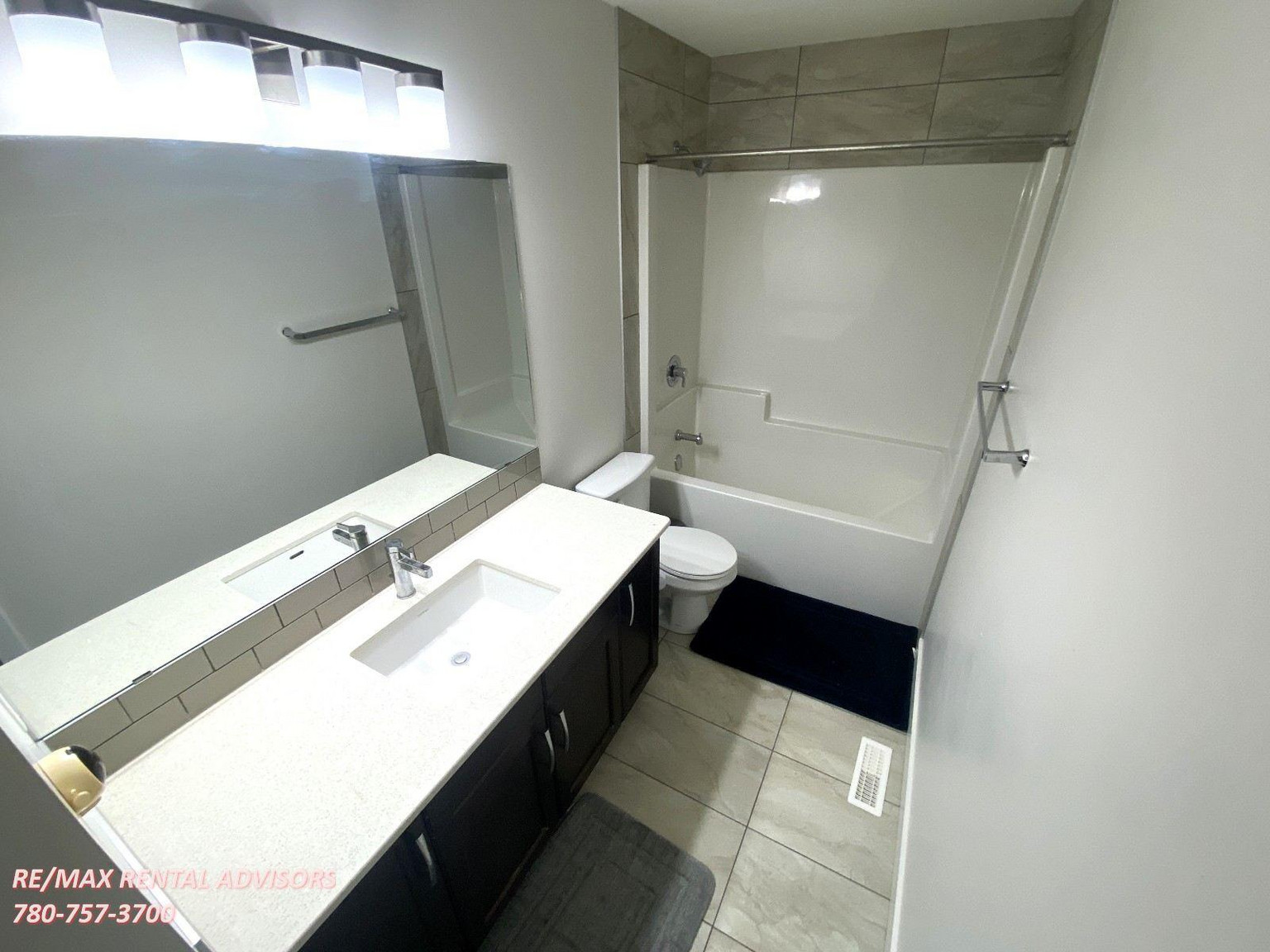  UPPER 2443 15 Avenue Northwest - Photo 31