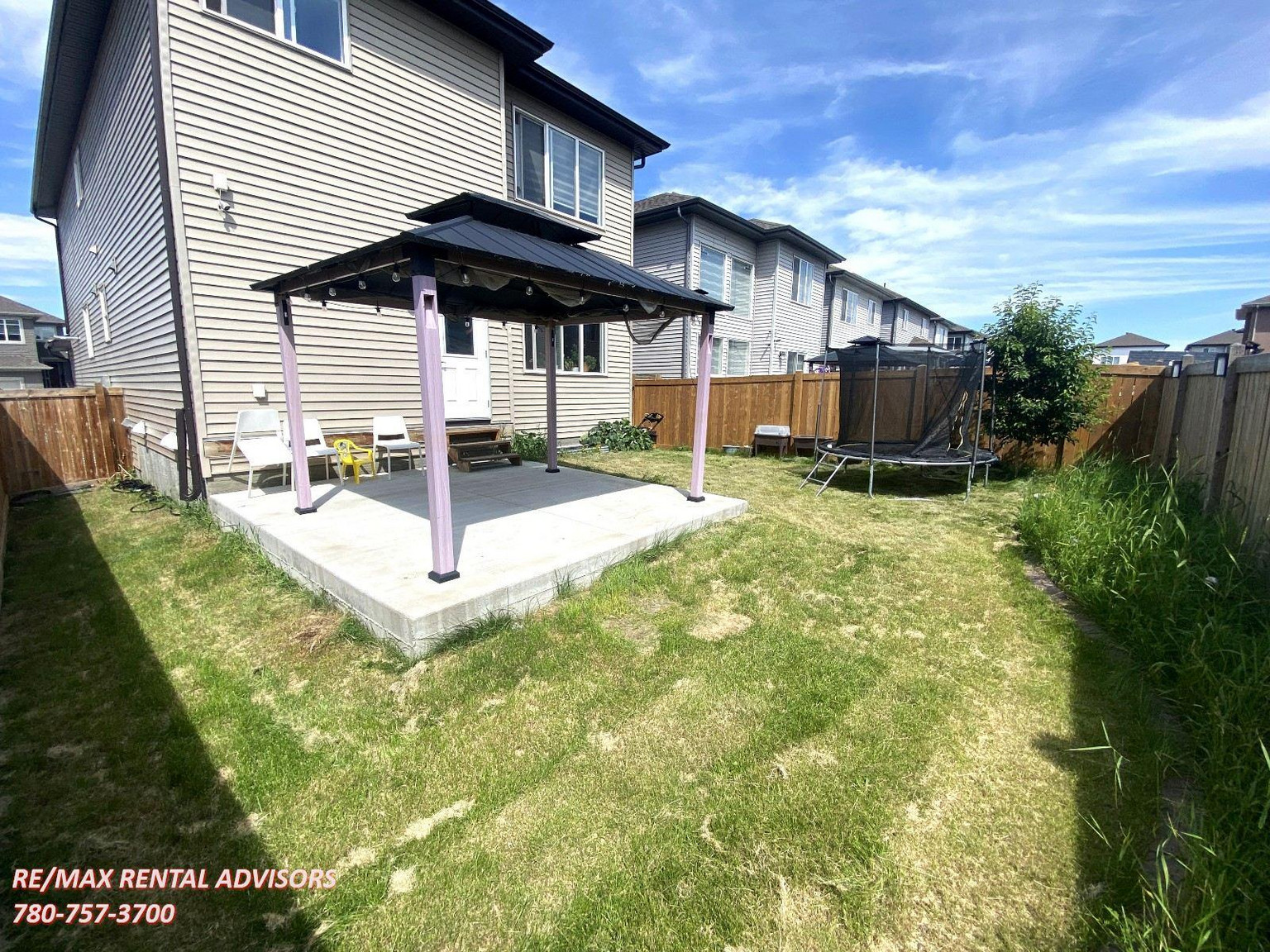  UPPER 2443 15 Avenue Northwest - Photo 32