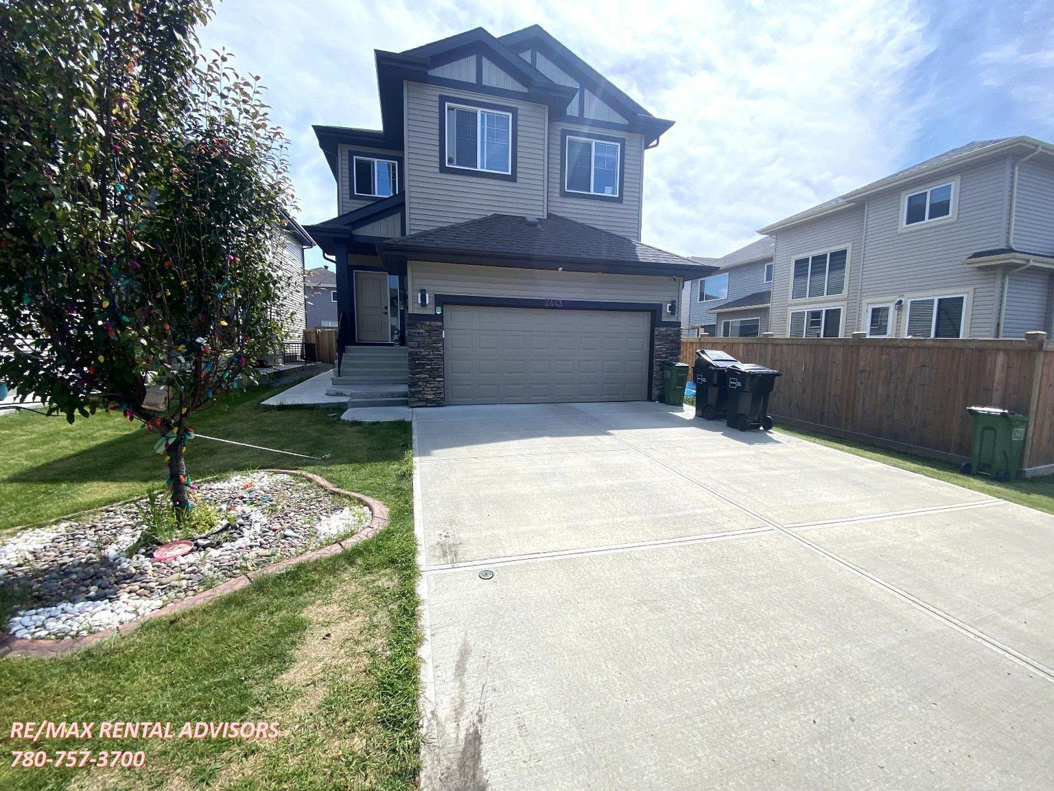  UPPER 2443 15 Avenue Northwest