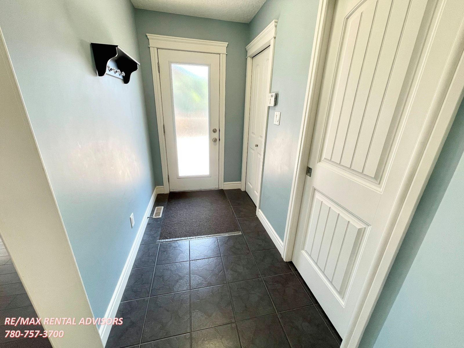  2429 Austin Crescent Southwest - Photo 2