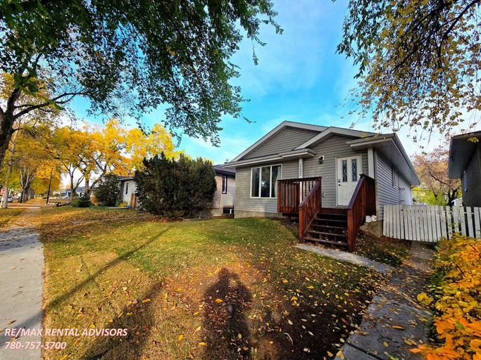 UPPER 11235 52 Street Northwest