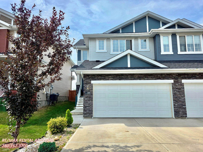  3885 Robins Crescent Northwest