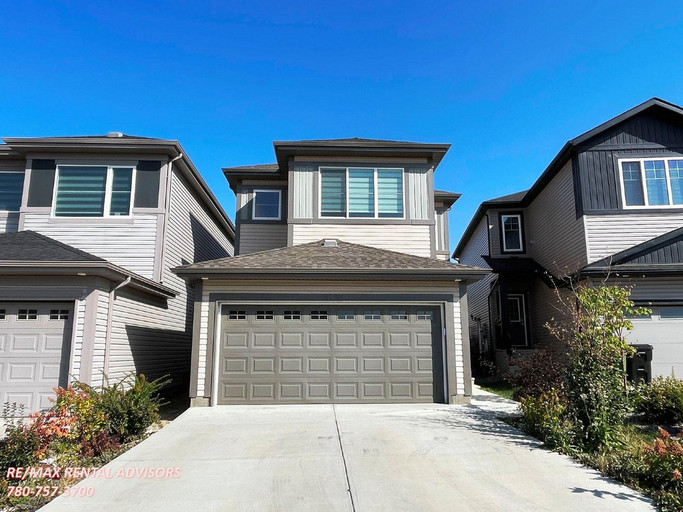  UPPER 5730 Cautley Crescent Southwest