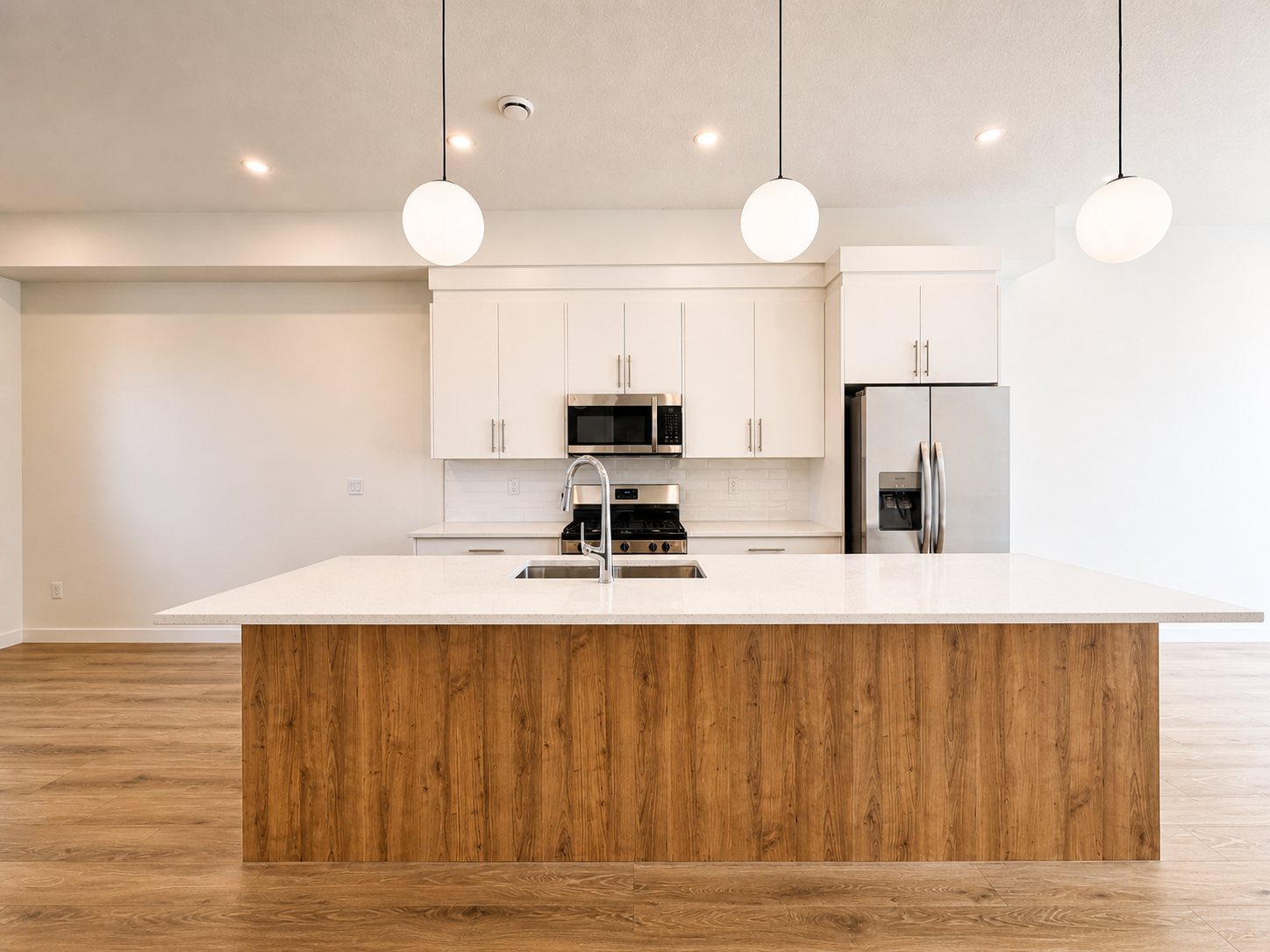 Grant Crescent Townhomes - Photo 2
