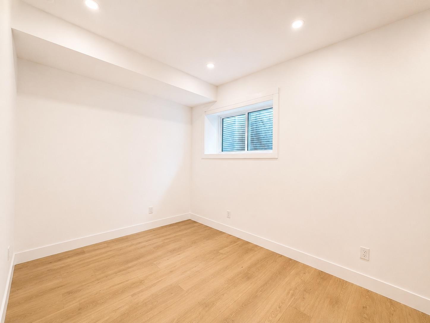 Pleasant 10 Basement Suite - Photo 9