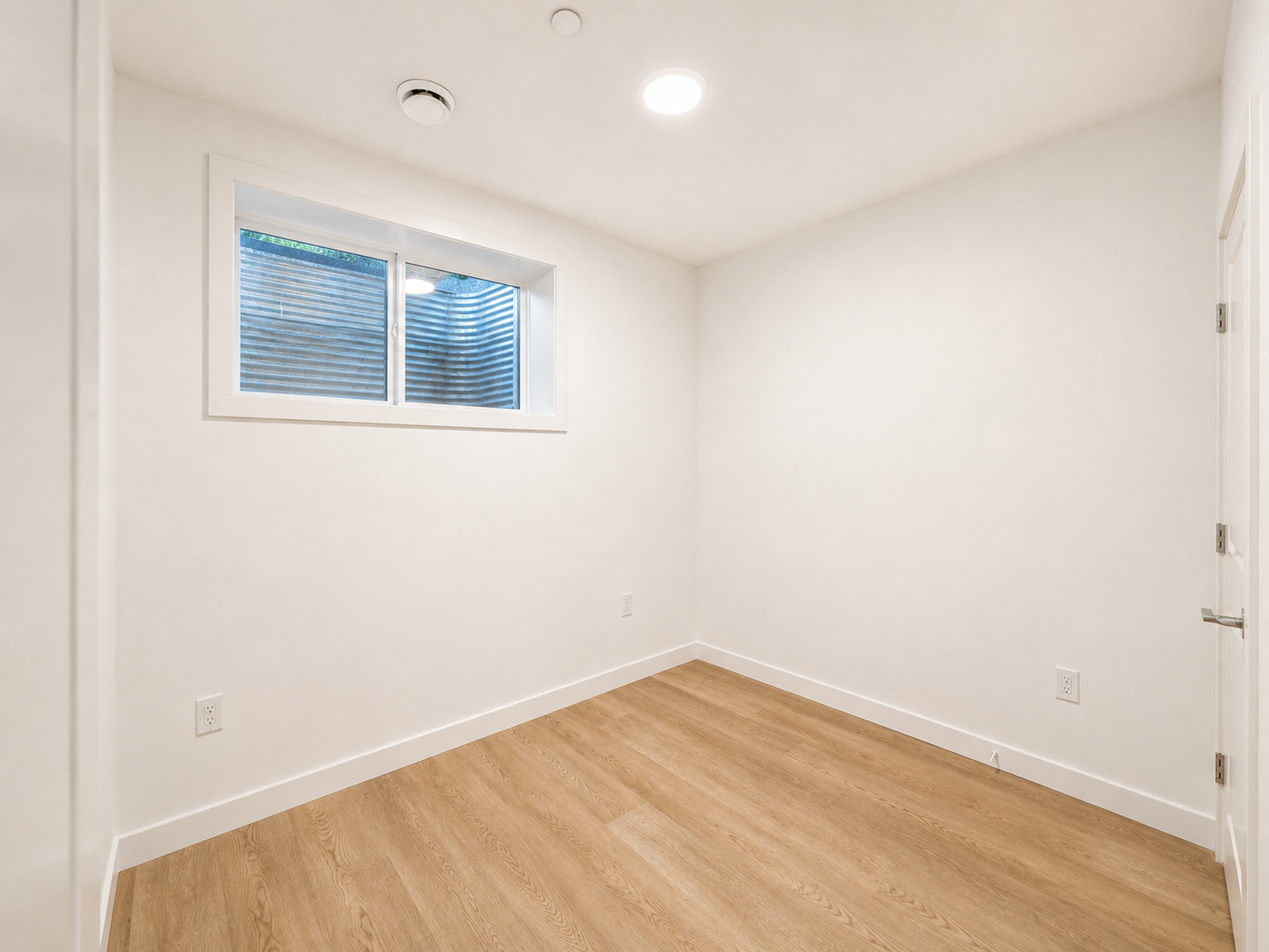 Tuxedo Noir Basement Suite - Photo 7