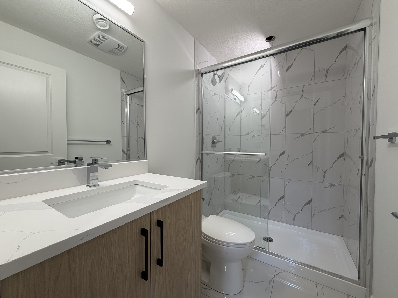 Tuxedo Noir Basement Suite - Photo 9