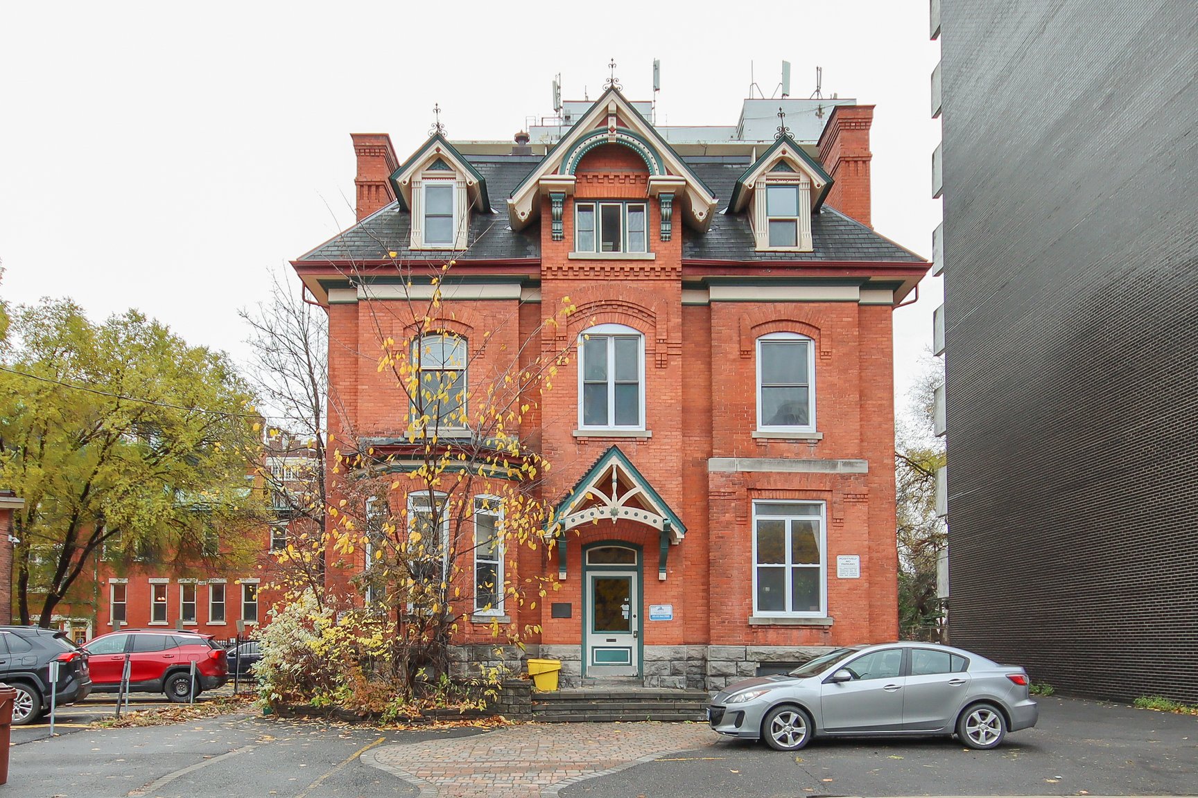 260 Somerset Street, Unit 1 - Move-In Ready! - Photo 2