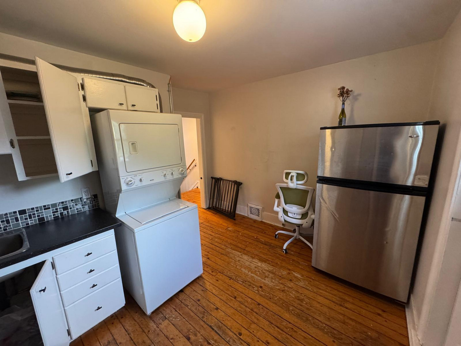 230 Percy Street - 2 Bedroom - Move-In Ready! - Photo 11