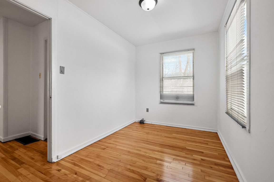 967 Merivale Road, 2 Bedroom Heritage Home Rent In Ottawa