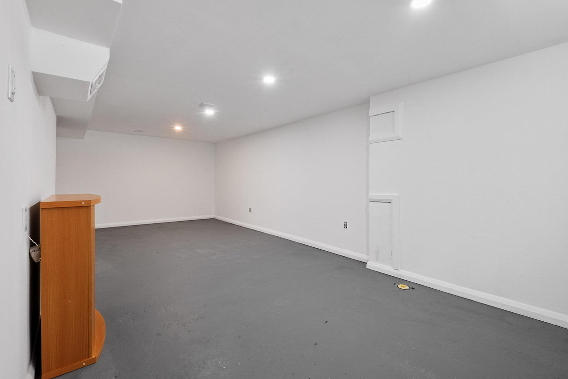 967 Merivale Road, 2 Bedroom Heritage Home Rent In Ottawa