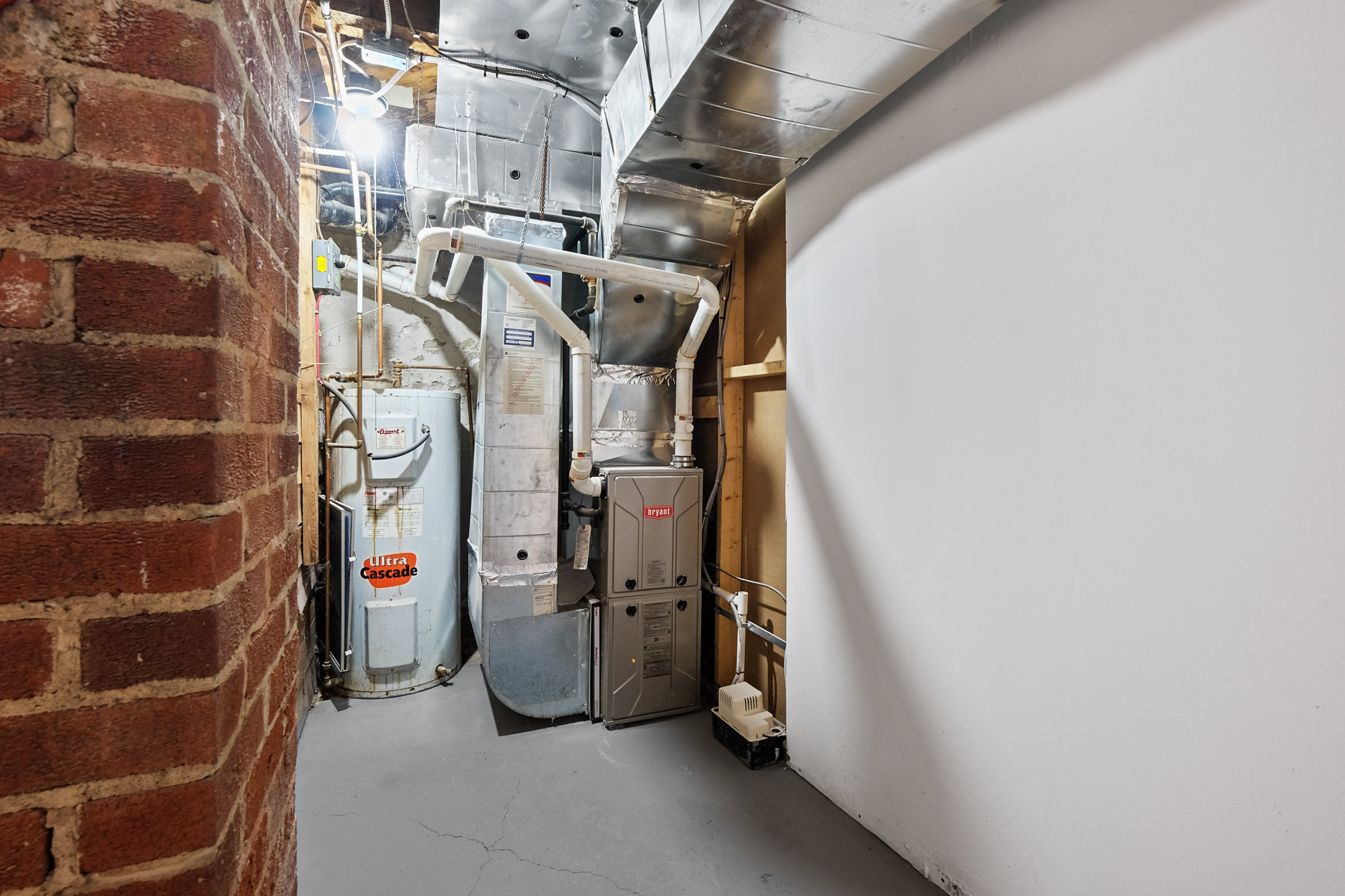 967 Merivale Road, 2 Bedroom Heritage Home Rent In Ottawa