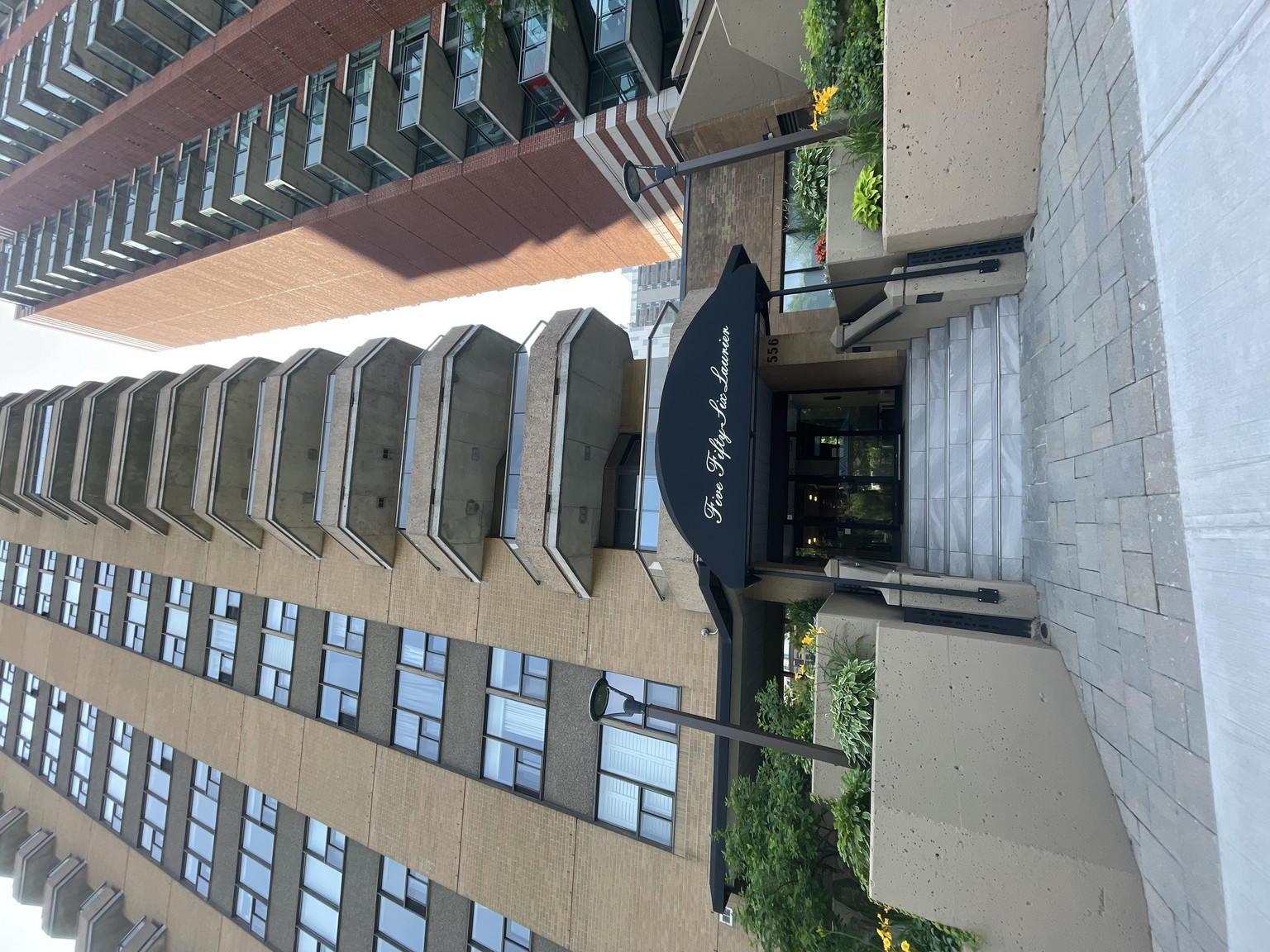 1607-556 Laurier Ave W