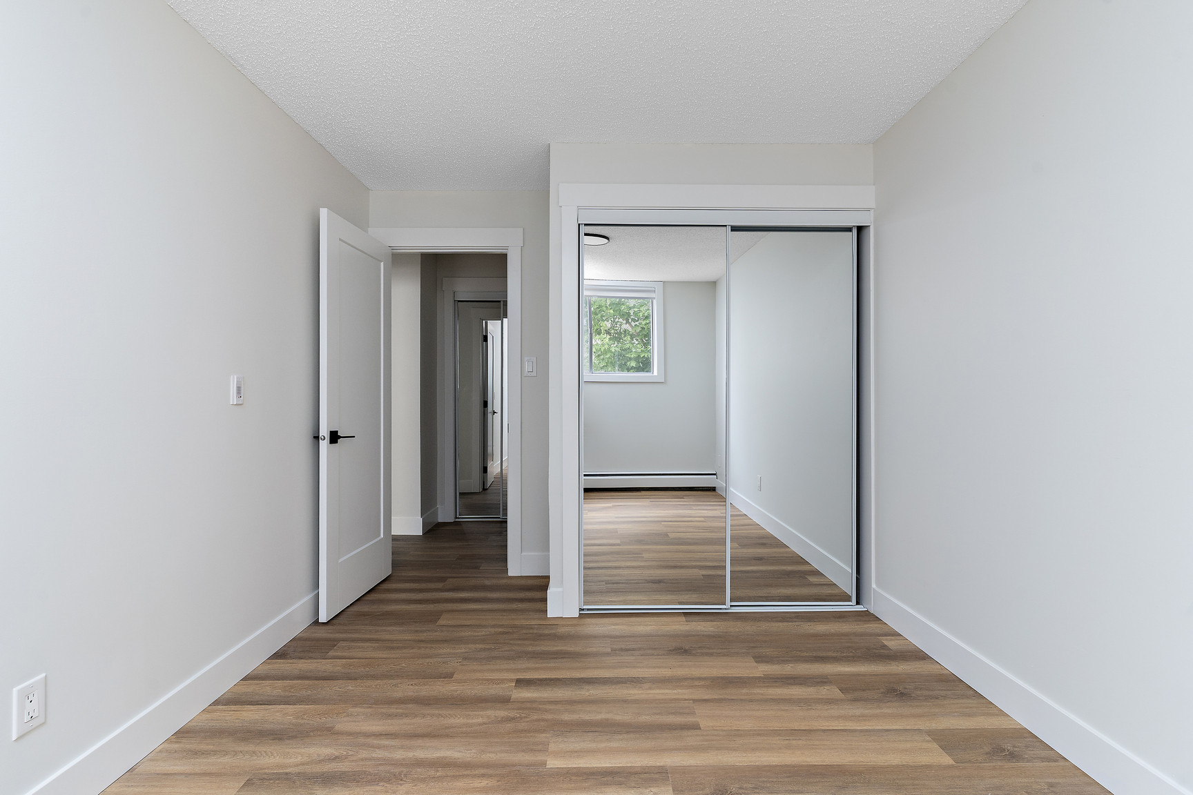 Parklane Manor Apartments – 114 Street NW - Photo 4