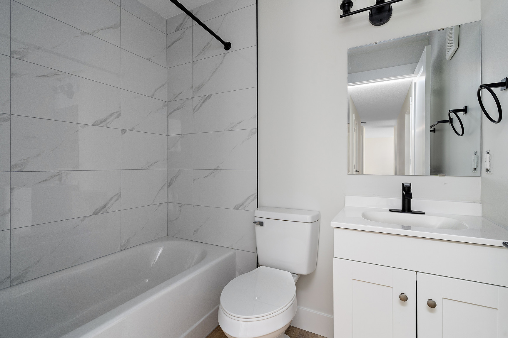 Parklane Manor Apartments – 114 Street NW - Photo 2