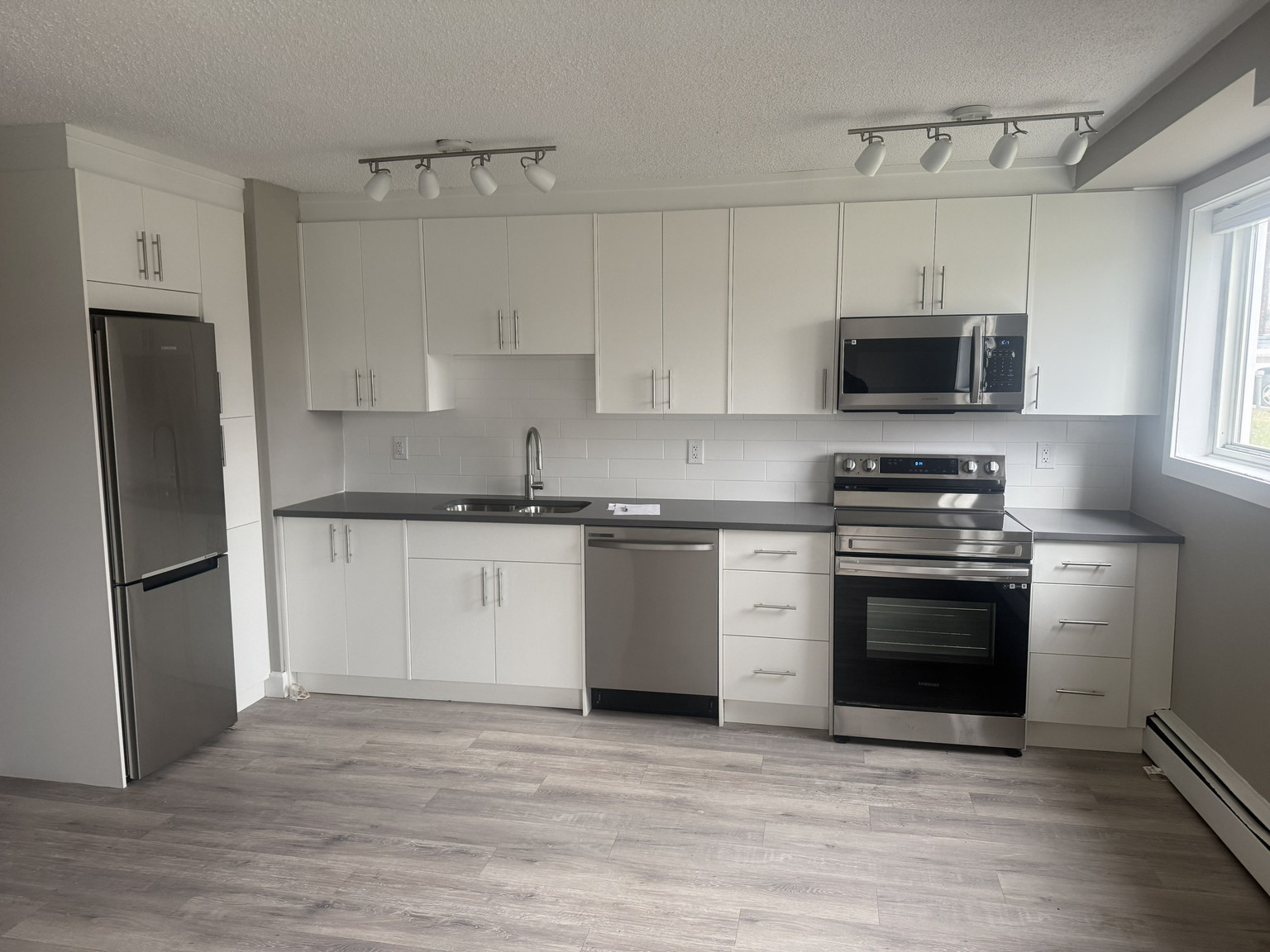 Sierra Place LIMITED TIME: 1 MONTH FREE + FREE EARLY MOVE-IN!  - Photo 15