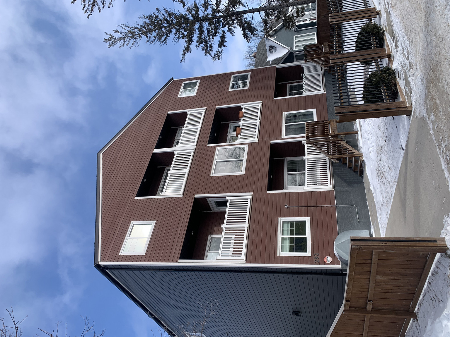 293 Edison - 2 bed, 1.5 bath top floor condo