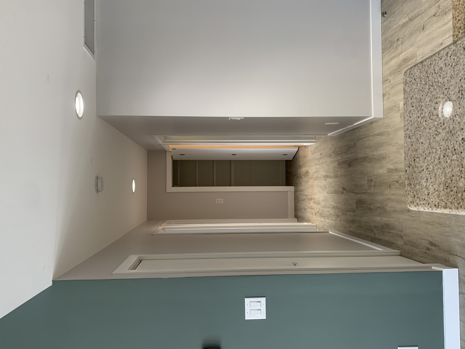 293 Edison - 2 bed, 1.5 bath top floor condo - Photo 13