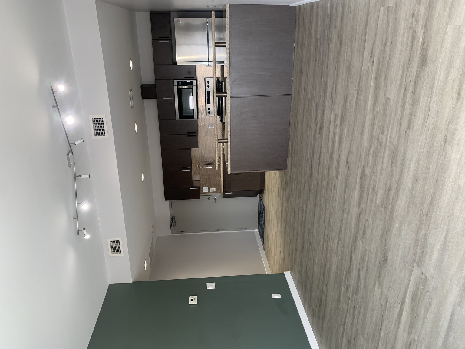 293 Edison - 2 bed, 1.5 bath top floor condo - Photo 7