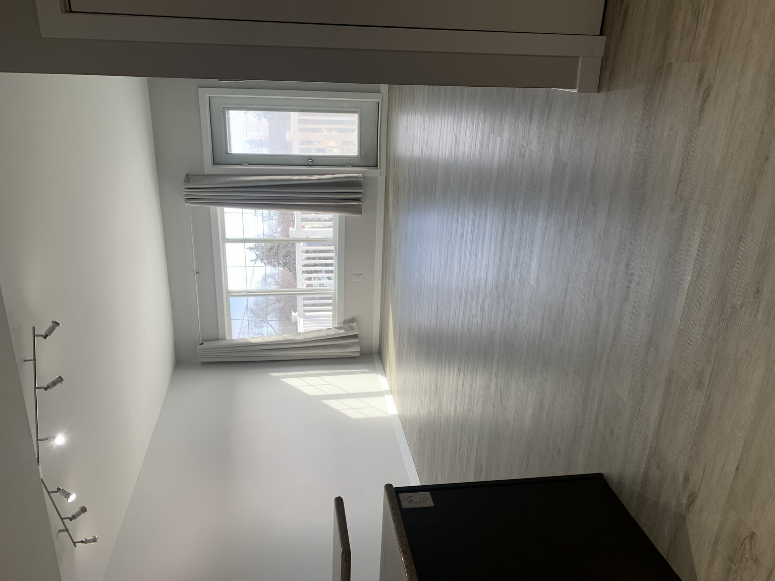 293 Edison - 2 bed, 1.5 bath top floor condo - Photo 3