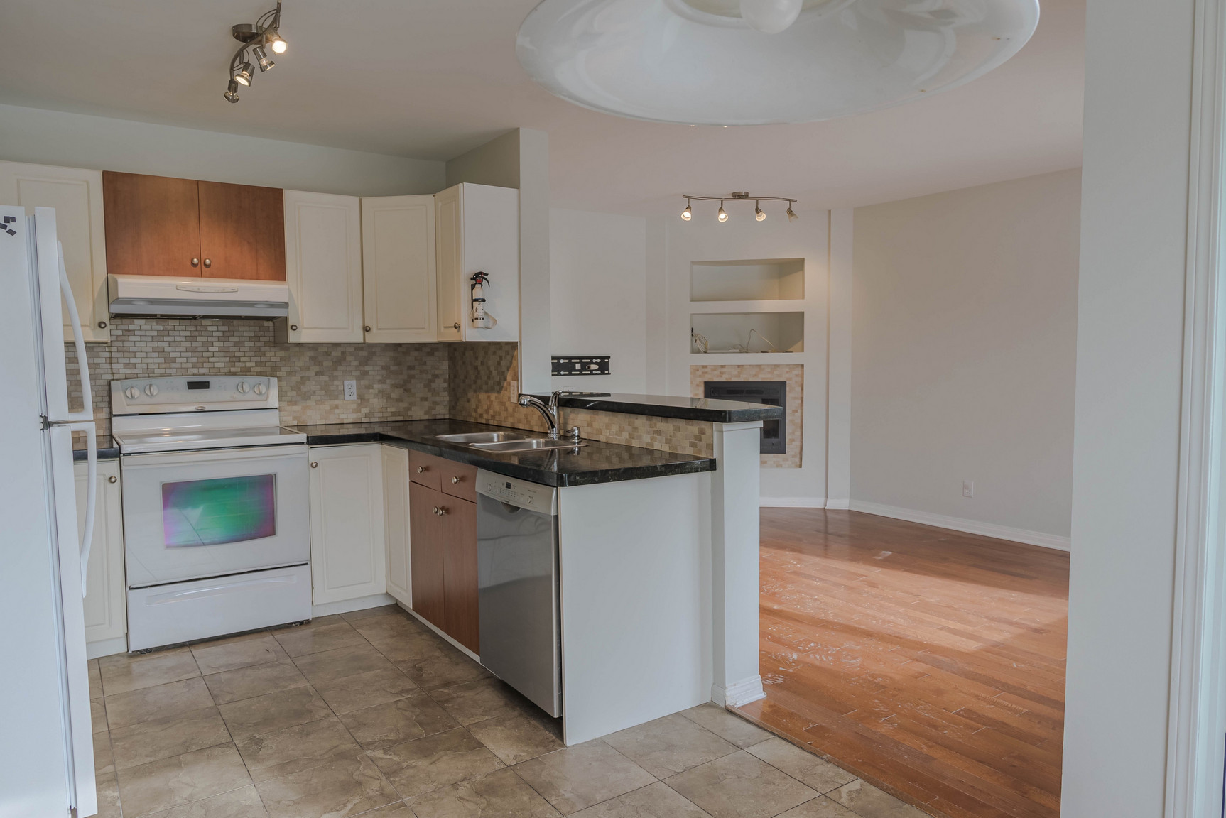 132 Invermere Street - Photo 14