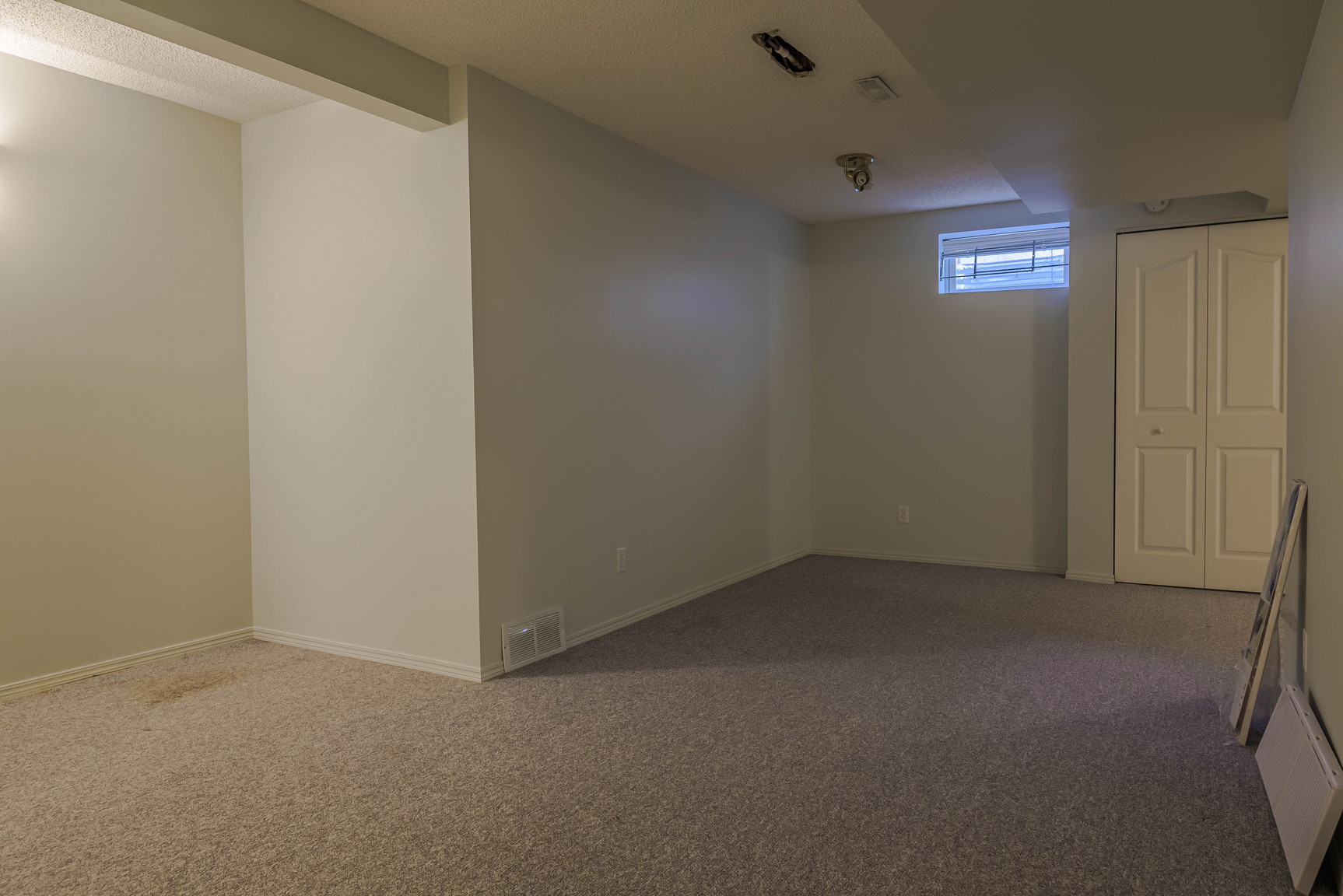 132 Invermere Street - Photo 38