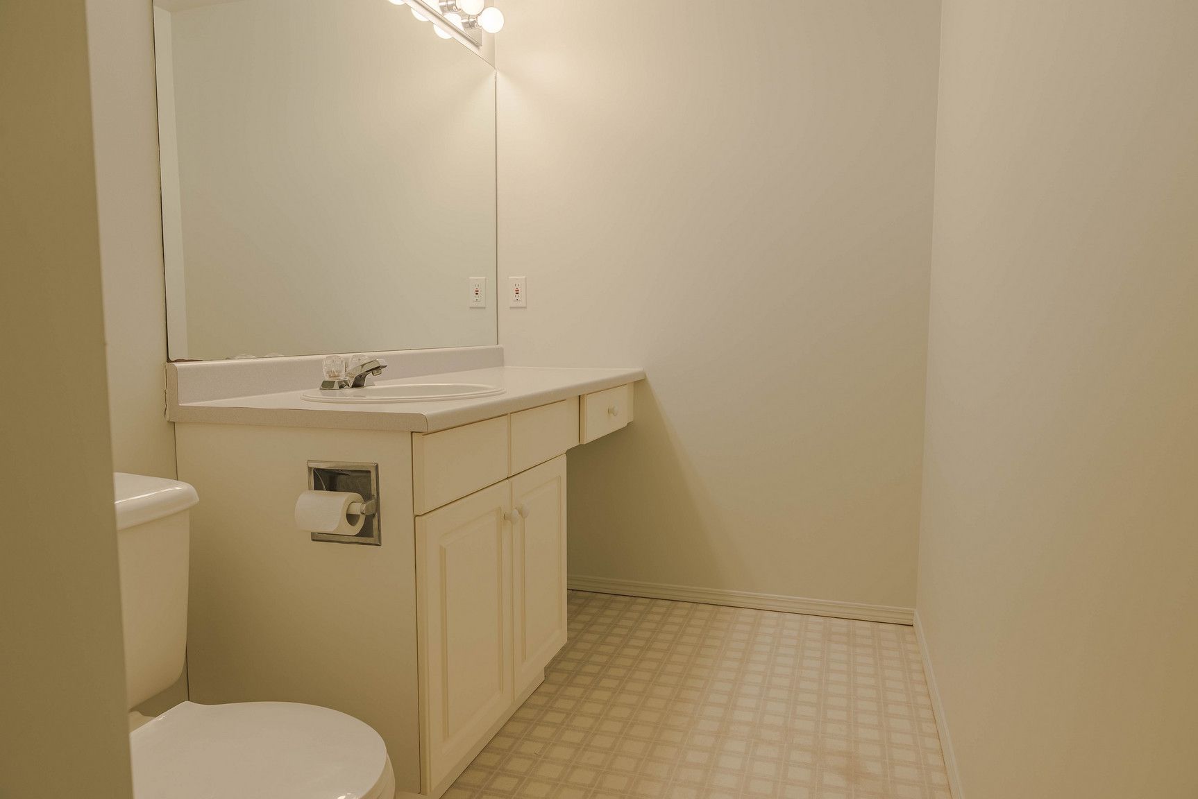 132 Invermere Street - Photo 40