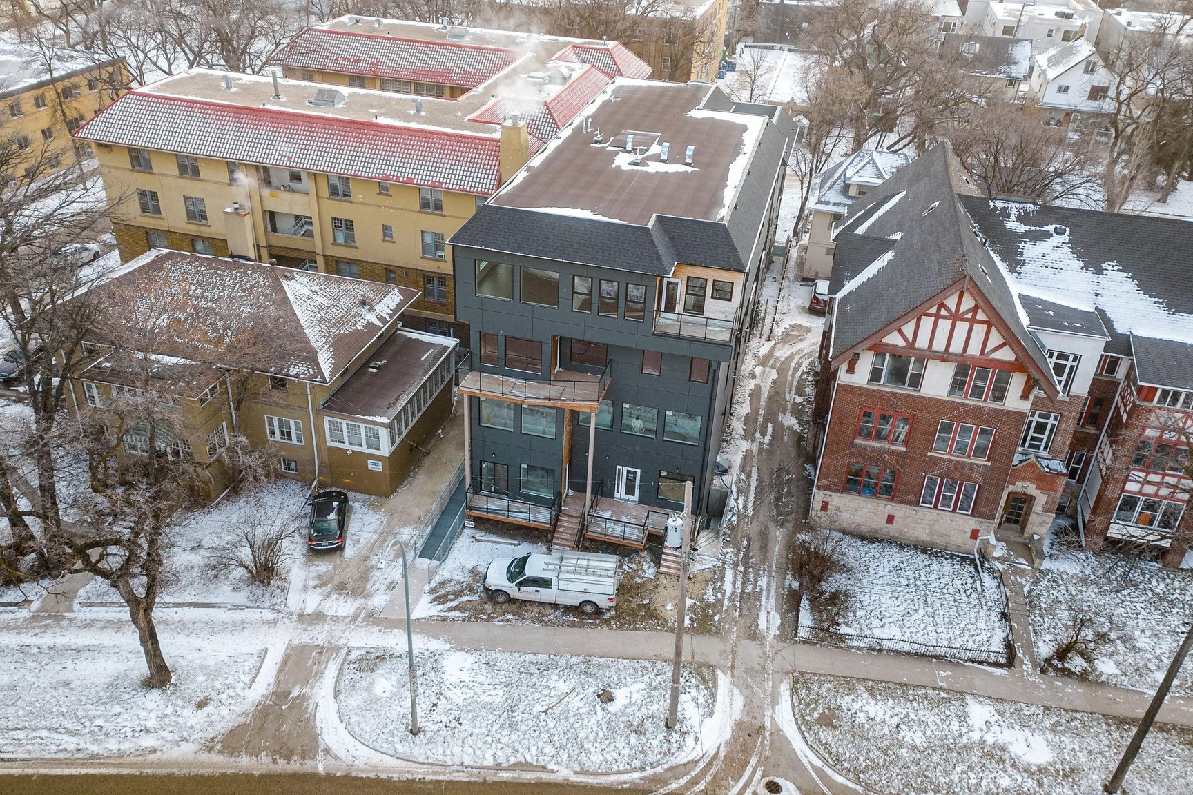 260 Wellington Crescent