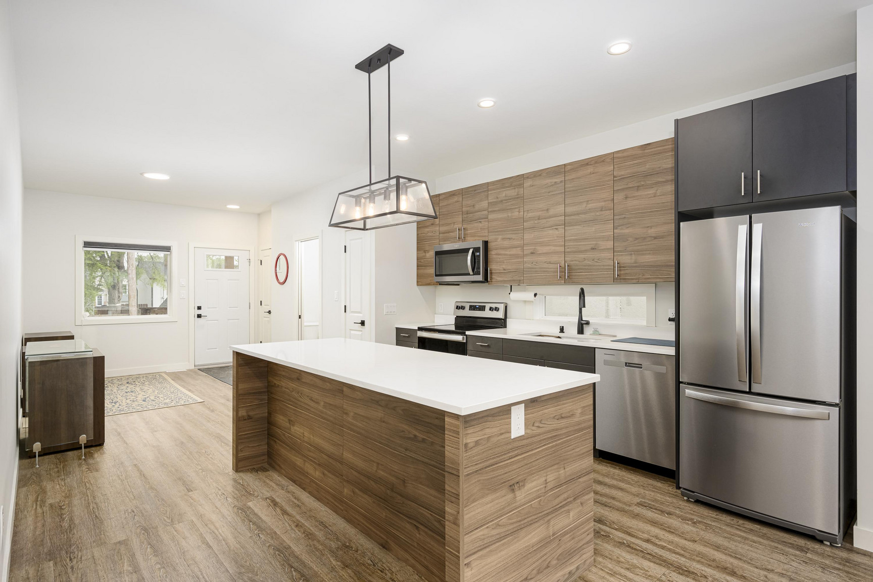 1036 Clarence Avenue - Photo 8