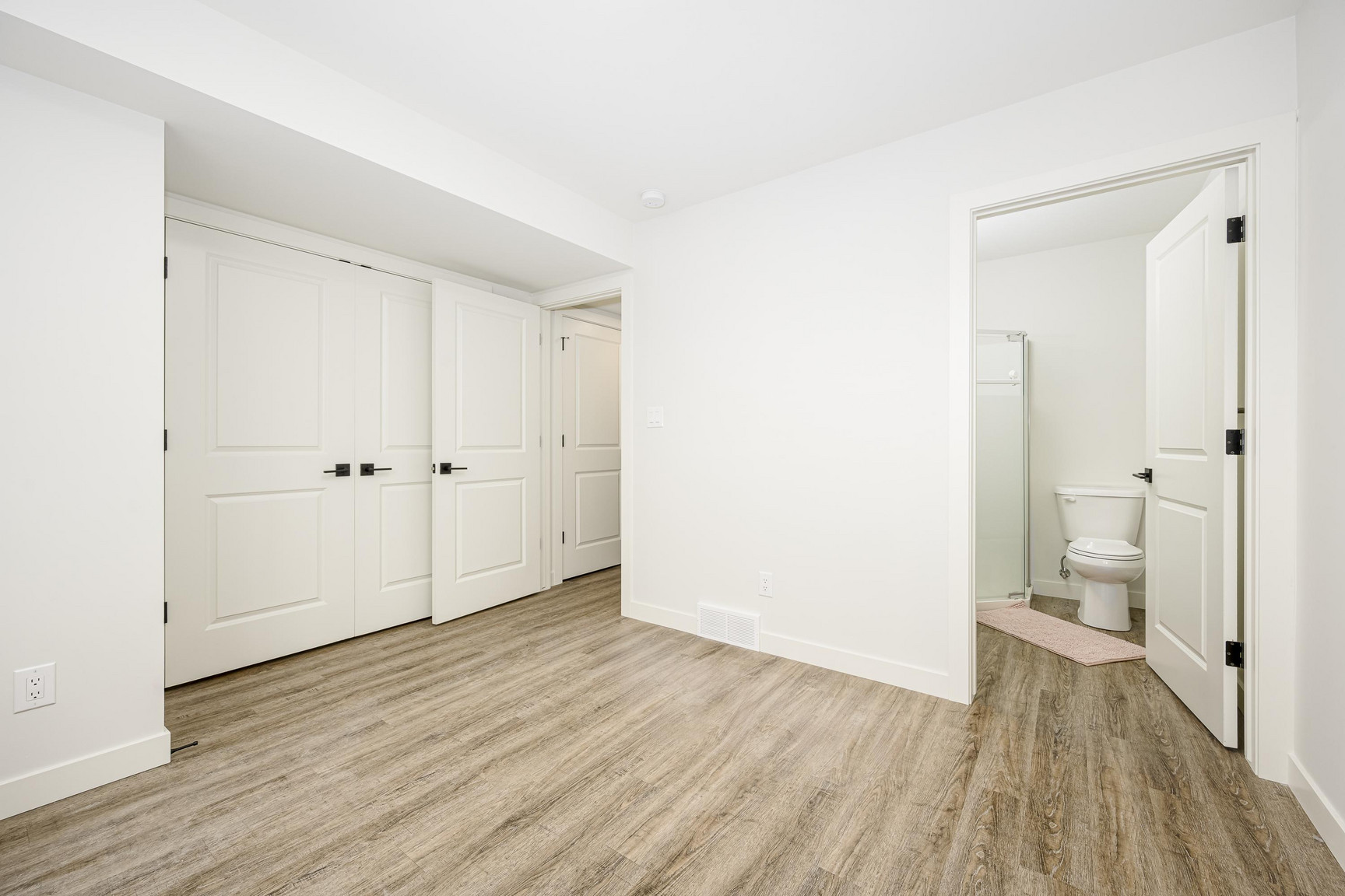 1036 Clarence Avenue - Photo 40