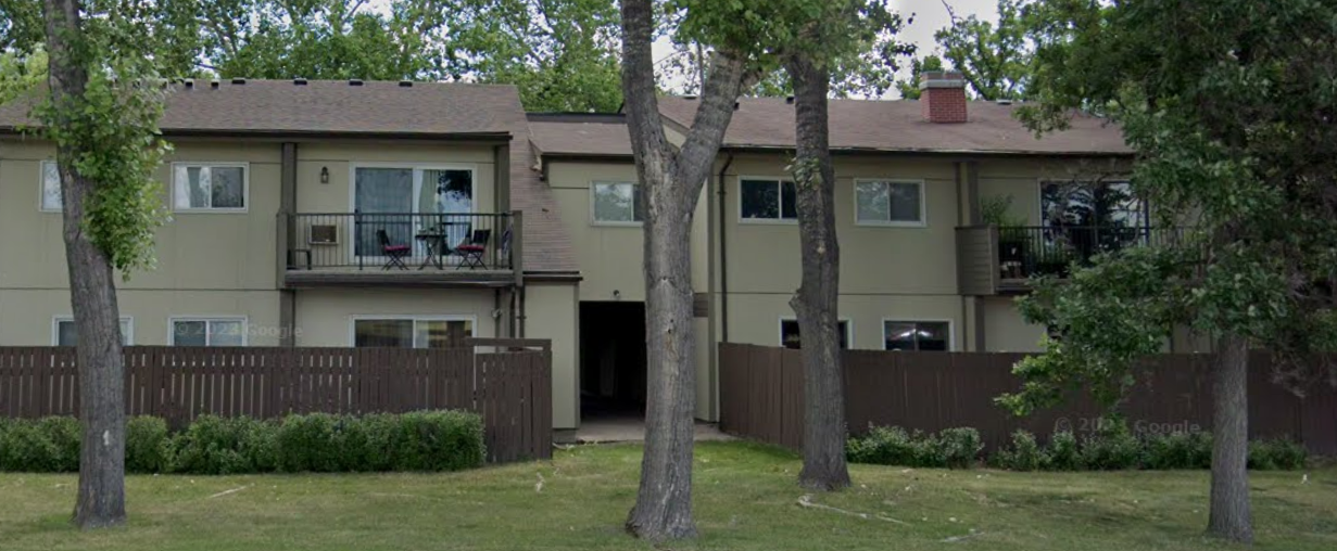 4-490 Kenaston Boulevard