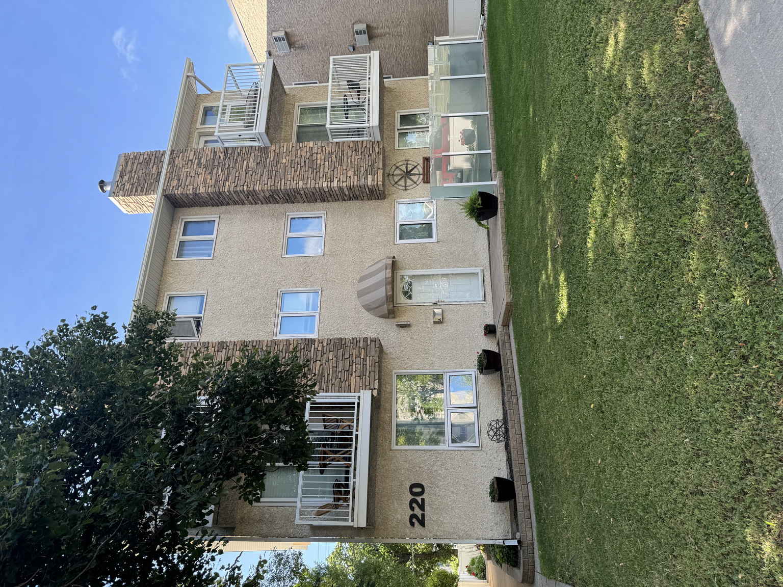 E-220 Goulet Street