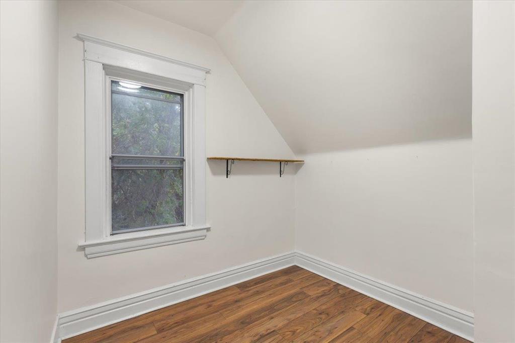 694 Valour Road - Photo 20