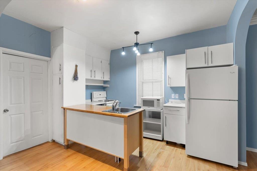 694 Valour Road - Photo 4