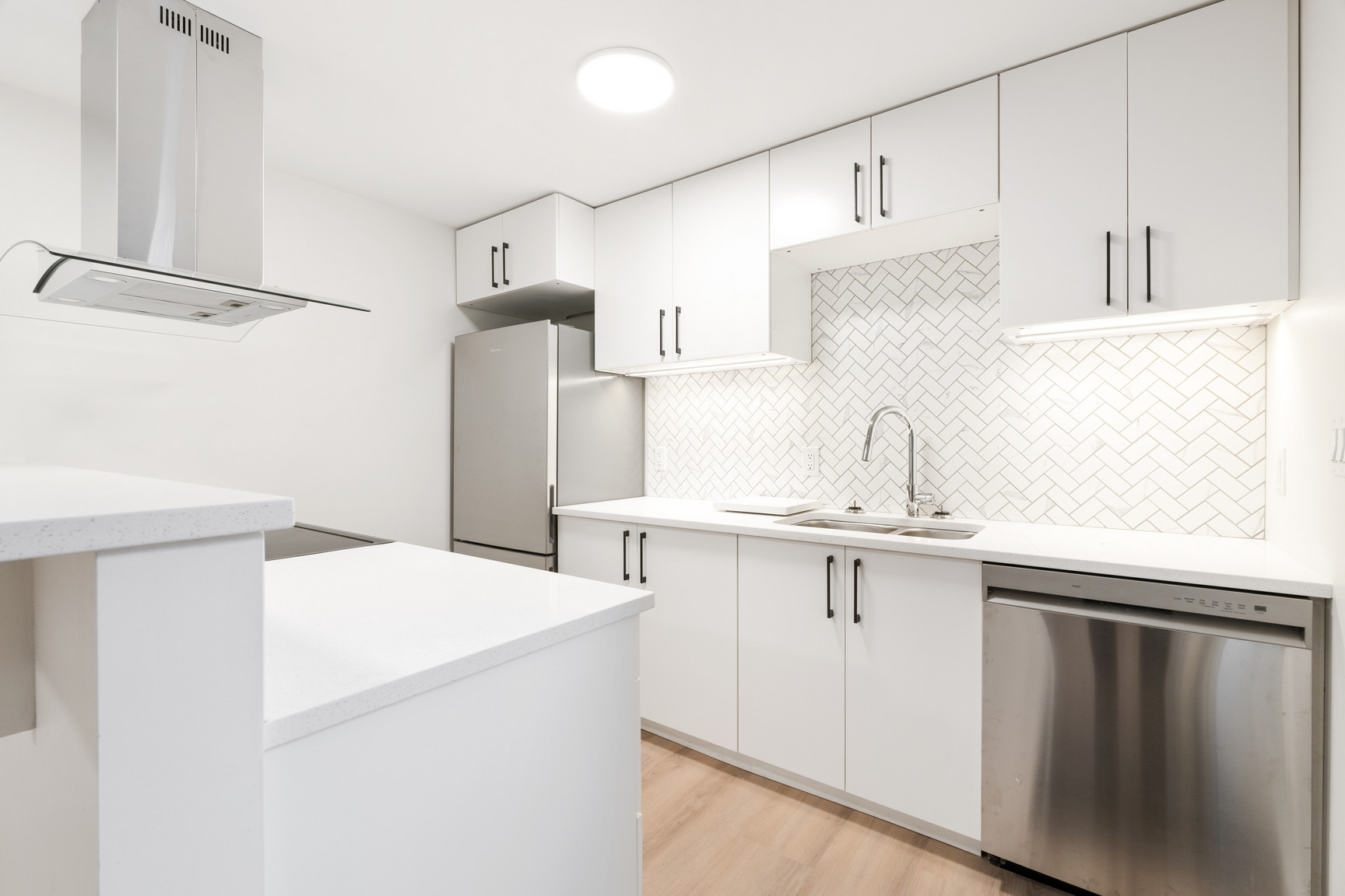 260 Wellington Crescent - Photo 3