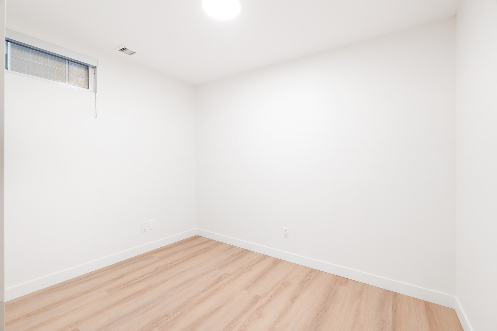 260 Wellington Crescent - Photo 8
