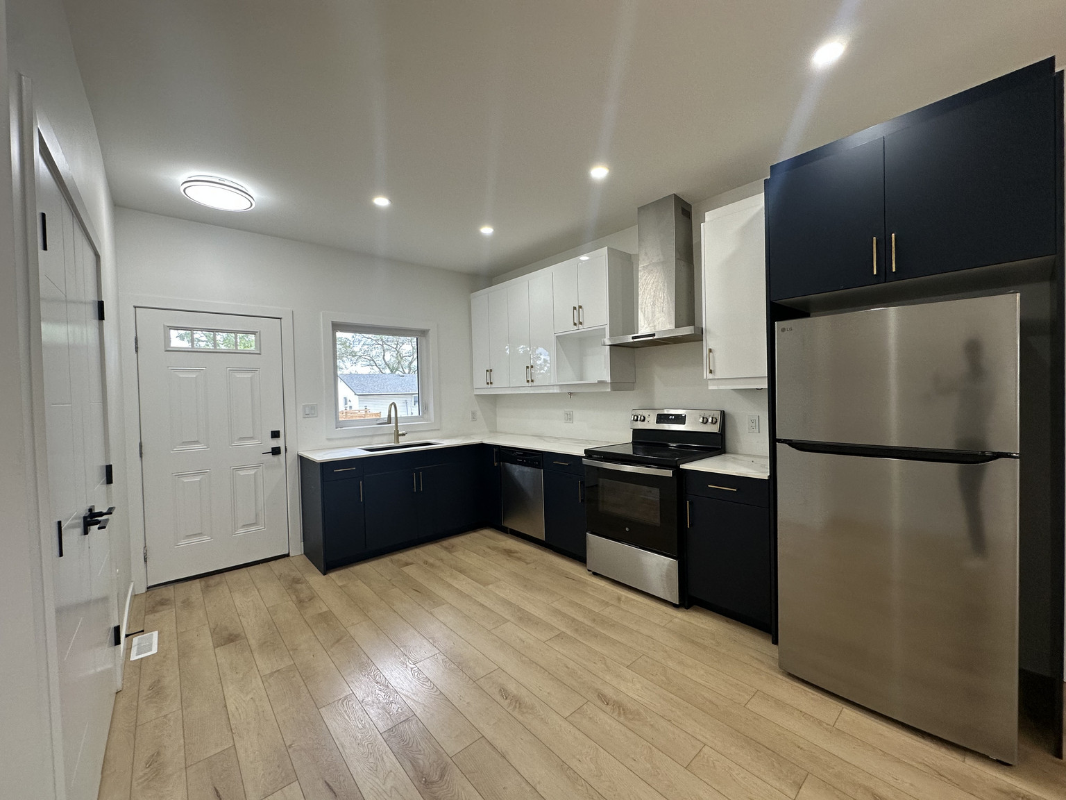 750 Moncton Avenue - Photo 12