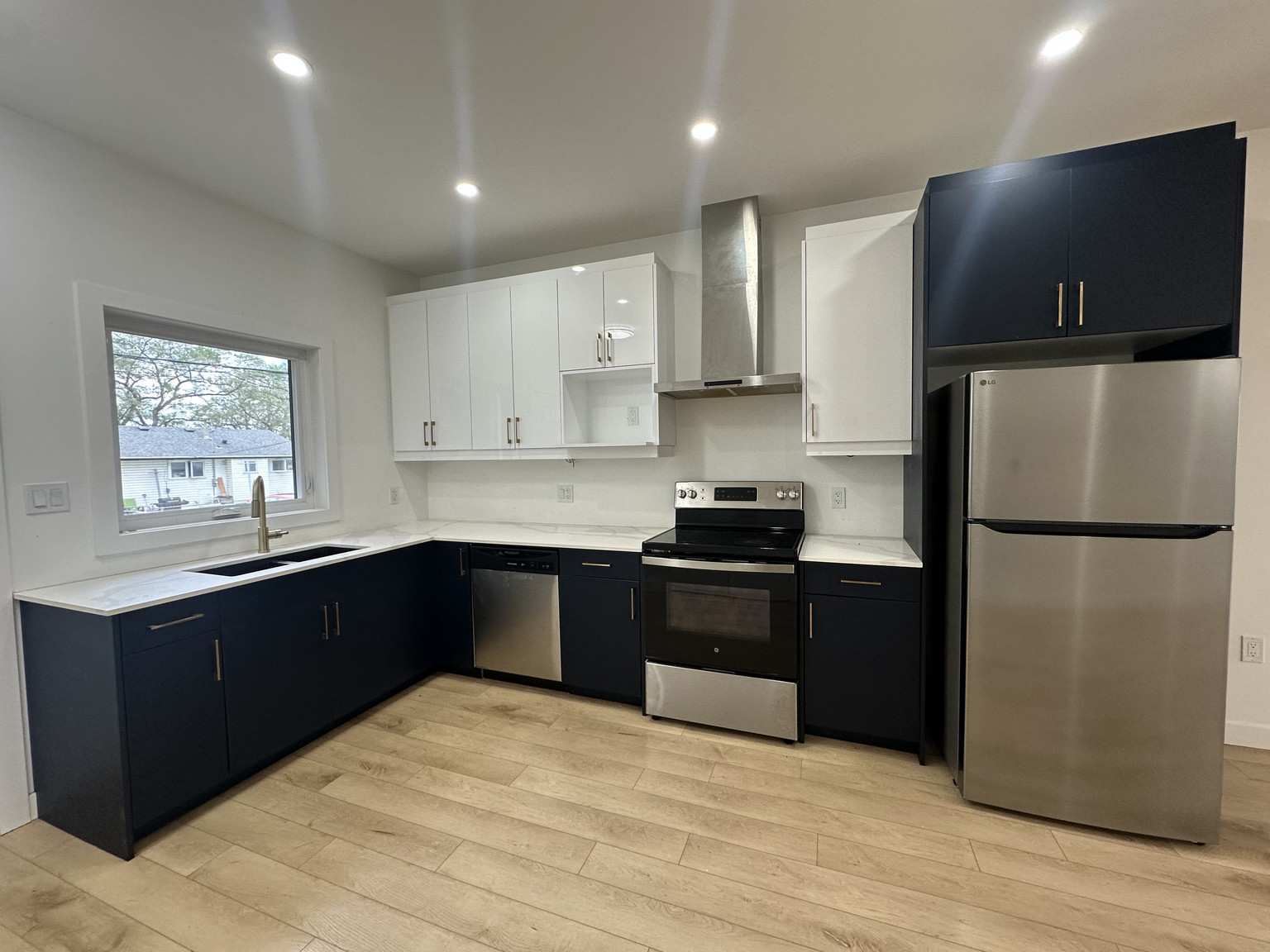 750 Moncton Avenue - Photo 14