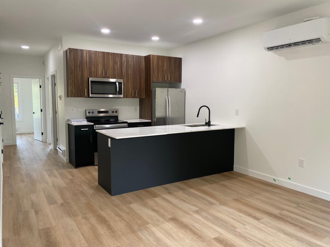 A-1106 Rosemount Ave