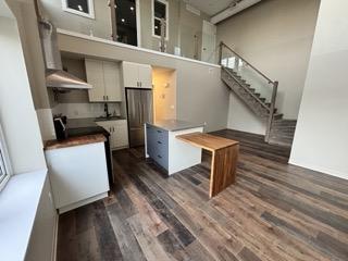 2-291 Nassau Street N