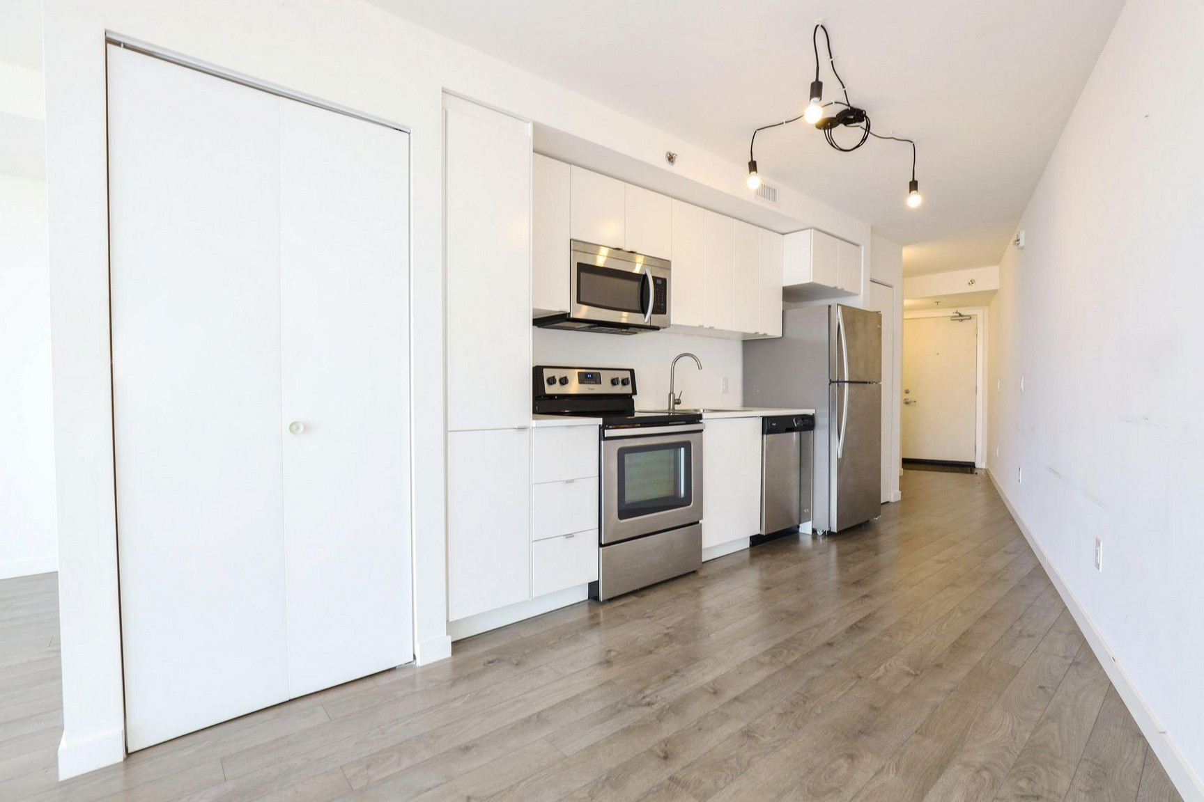 540 Waterfront Drive  - Photo 4