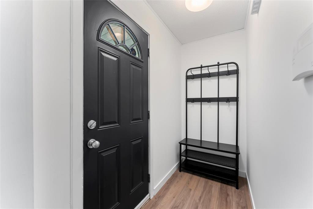 691 Jackson Ave - Photo 6