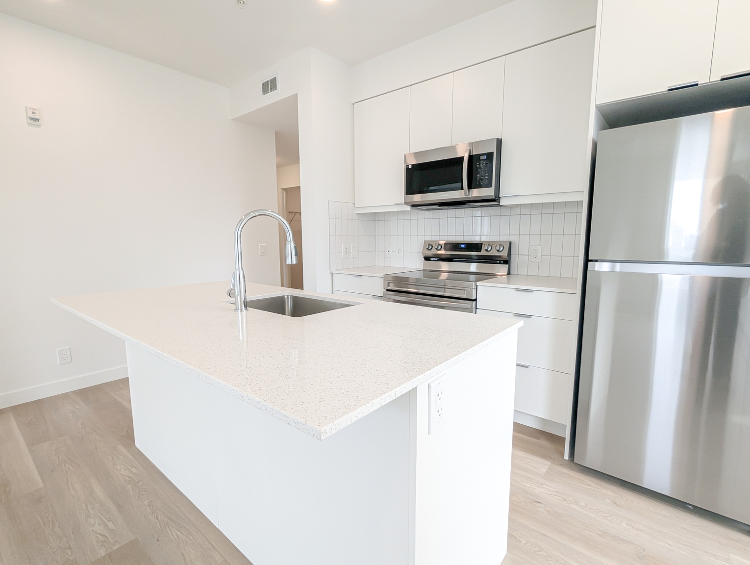 8500 19 Avenue SE (East Hills Crossing) - Unit 1202, Calgary - Unit 1202 - Photo 4