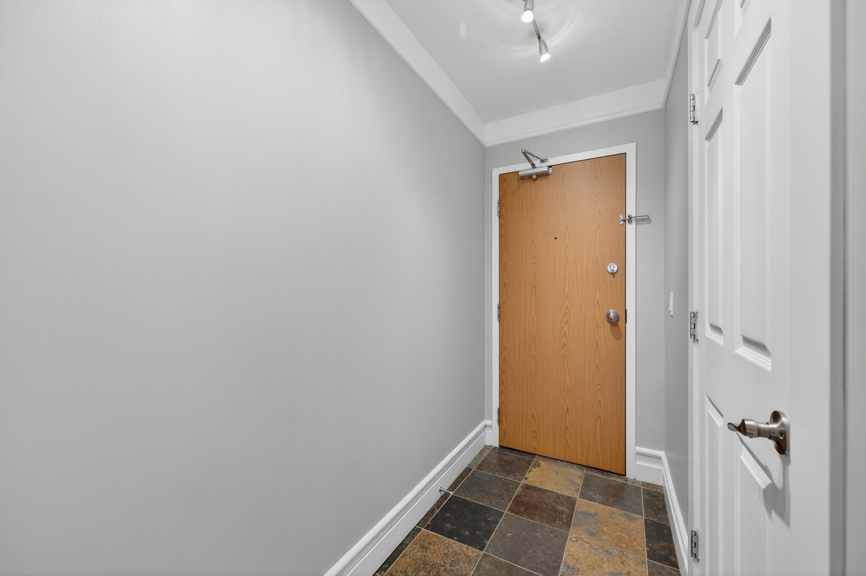 644 Meredith Road Northeast - Unit 203, Calgary, AB - Unit 203 - Photo 6