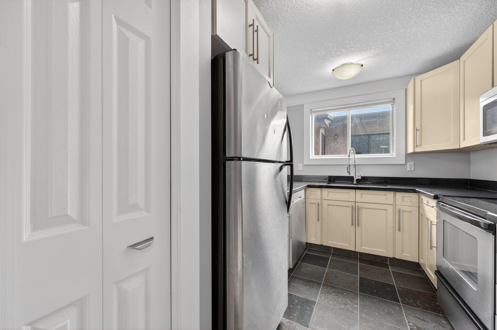 644 Meredith Road Northeast - Unit 203, Calgary, AB - Unit 203 - Photo 12