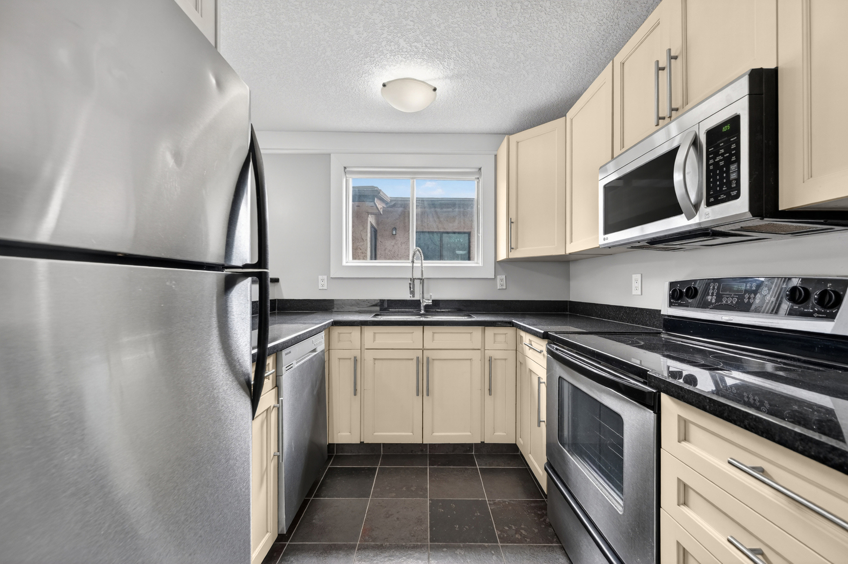 644 Meredith Road Northeast - Unit 203, Calgary, AB - Unit 203 - Photo 14