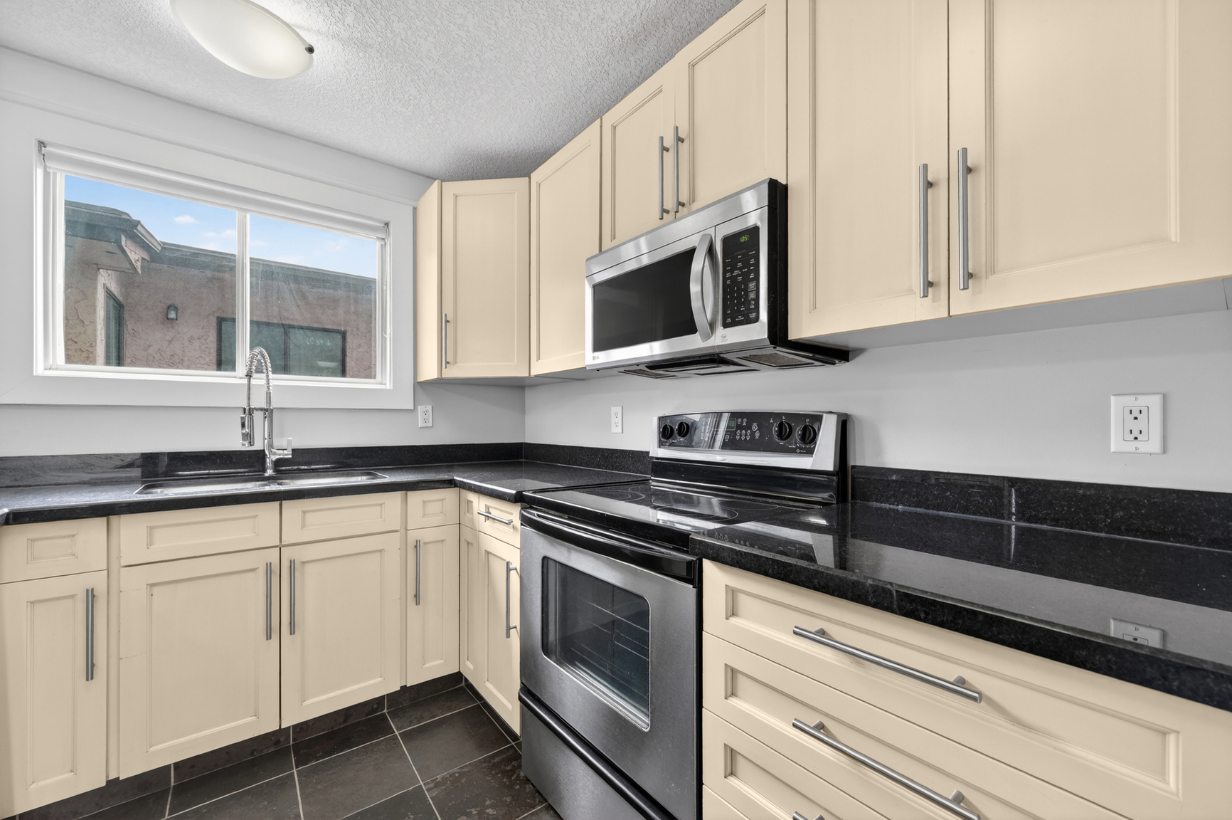 644 Meredith Road Northeast - Unit 203, Calgary, AB - Unit 203 - Photo 16