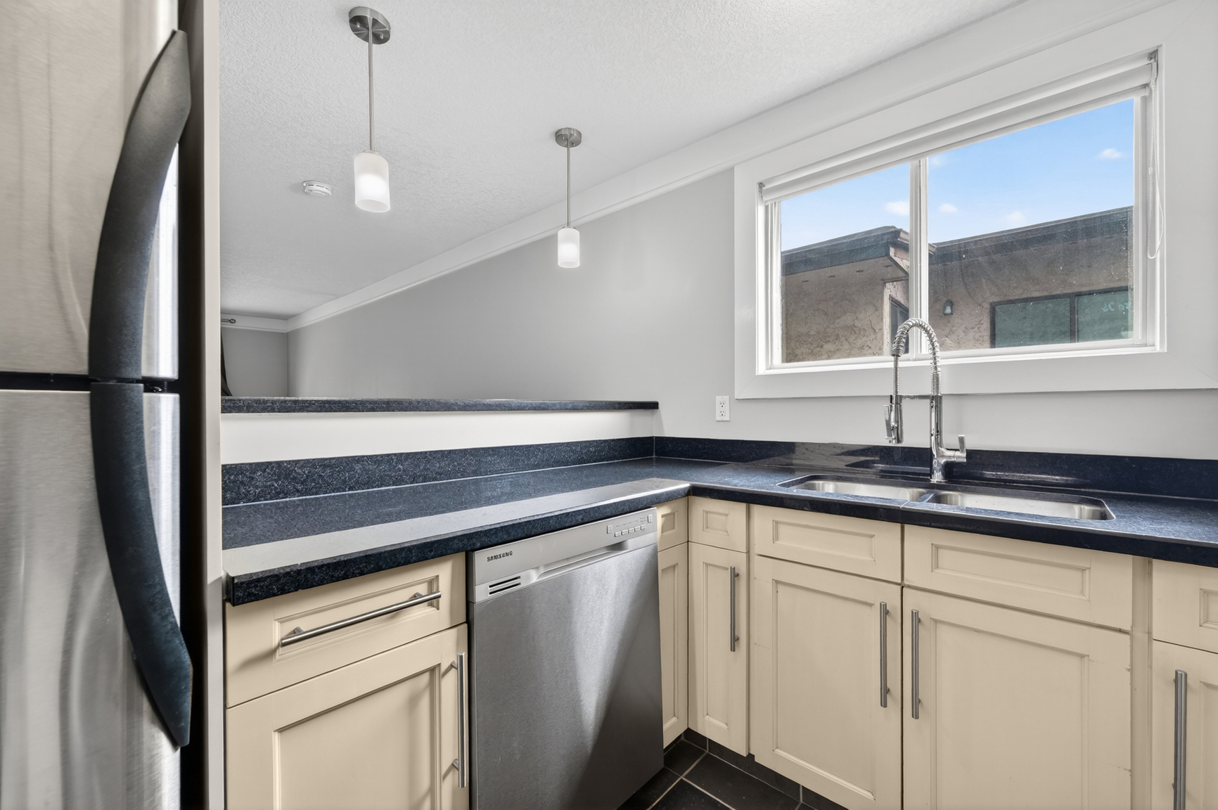 644 Meredith Road Northeast - Unit 203, Calgary, AB - Unit 203 - Photo 18