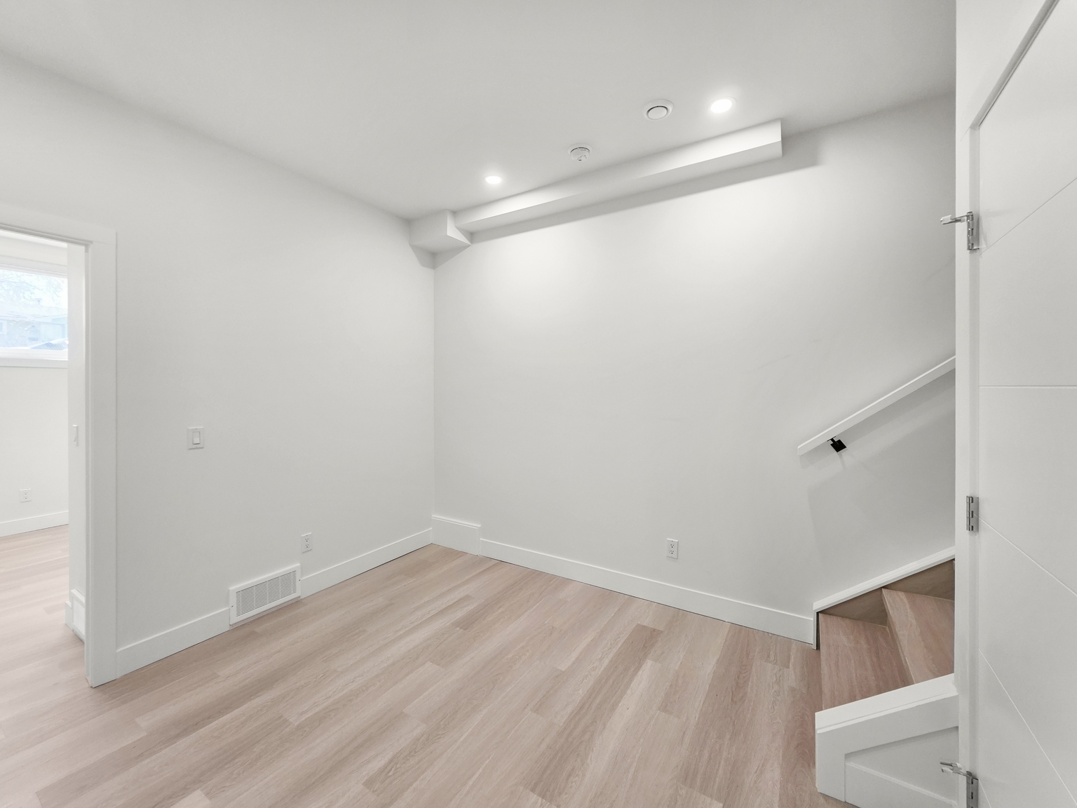 7412 34 Avenue NW, Calgary, AB - Unit 4B